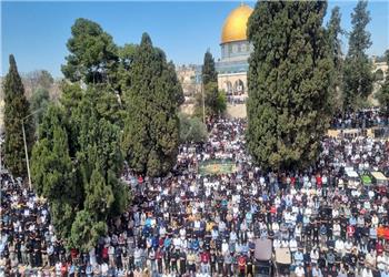 نماز جمعه 100 هزار نفری فلسطینی ها در مسجد الاقصی